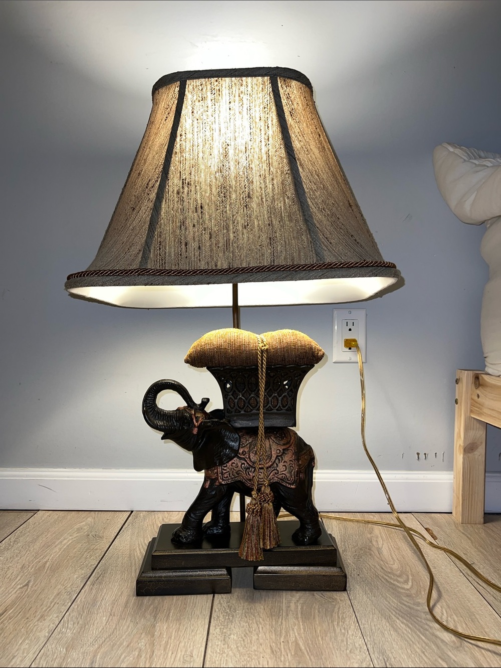 Vintage‎ Frederick cooper Elephant Accent Table Lamp in Brown and Gold